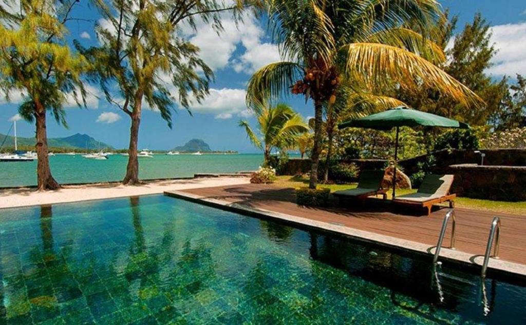Appartement Pieds dans l’Eau à Vendre – Luxe et Élégance à Rivière Noire, Maurice