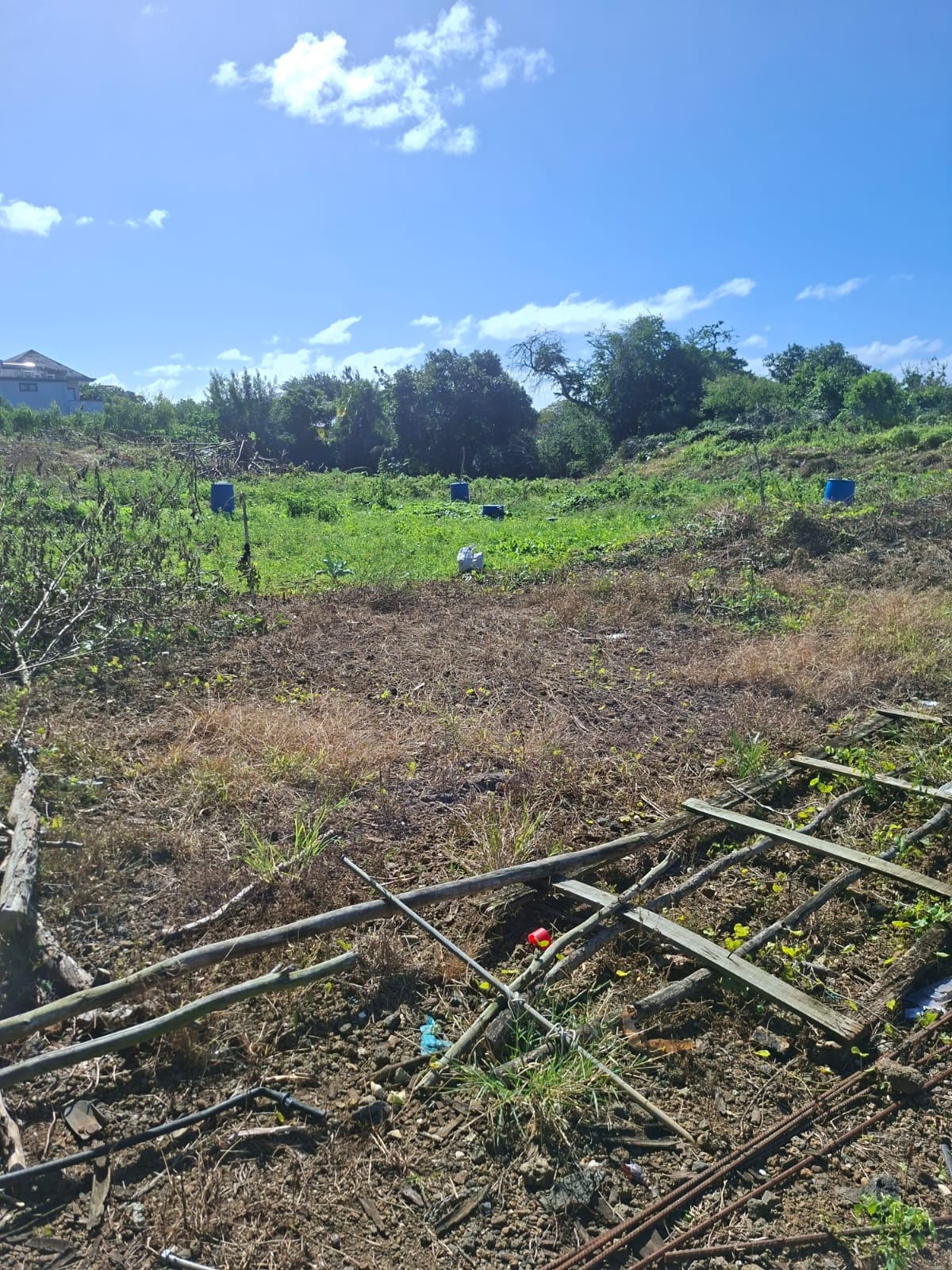 Terrain a Pereybere, pres de la plage, bon pour investissement
